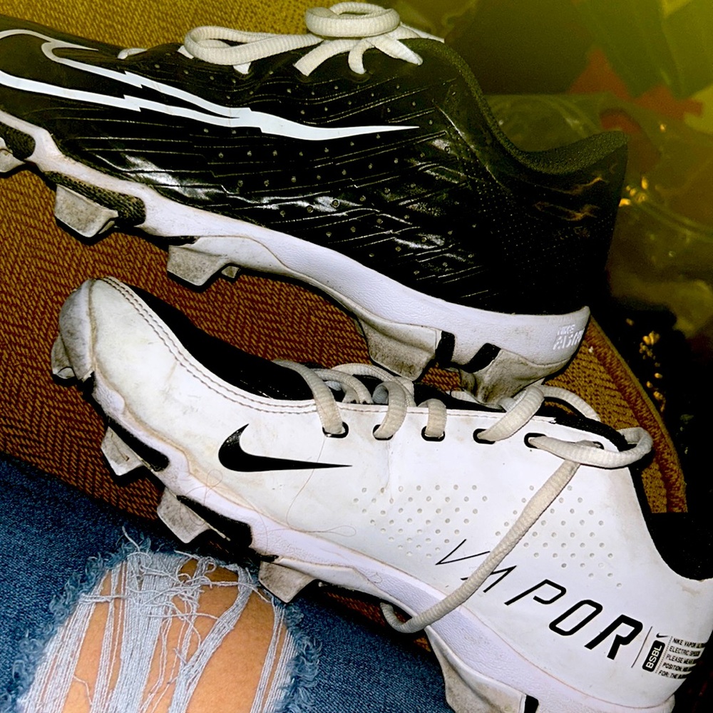 Nike in good condition little bit of worn and their black and white